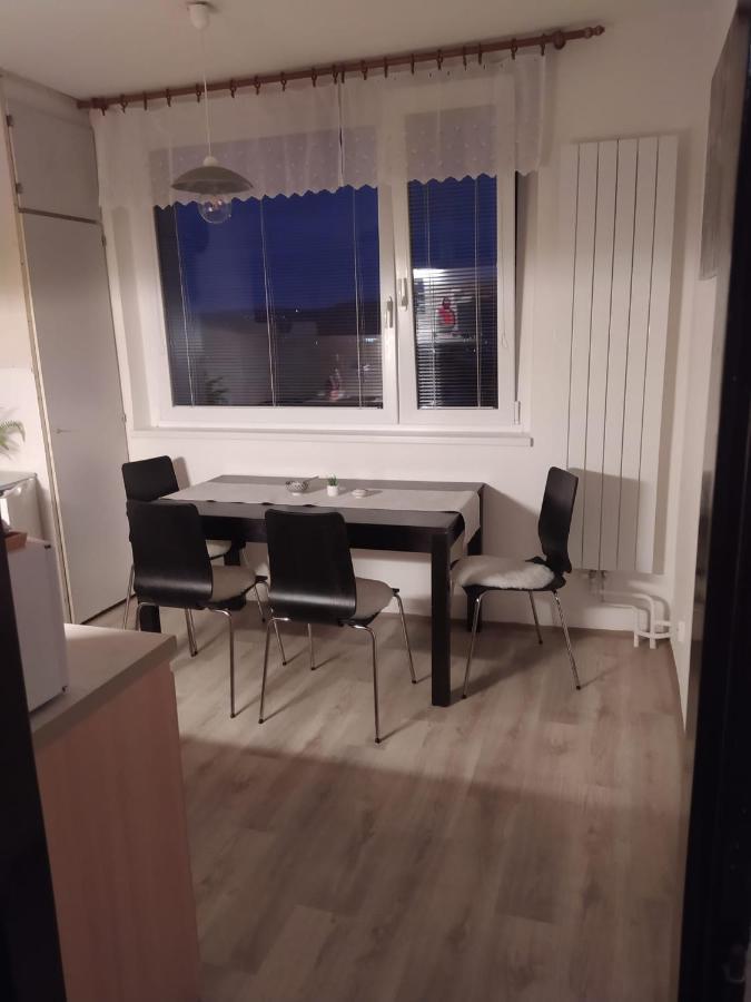 Ferienwohnung Byt Pro Dva Blansko Exterior foto